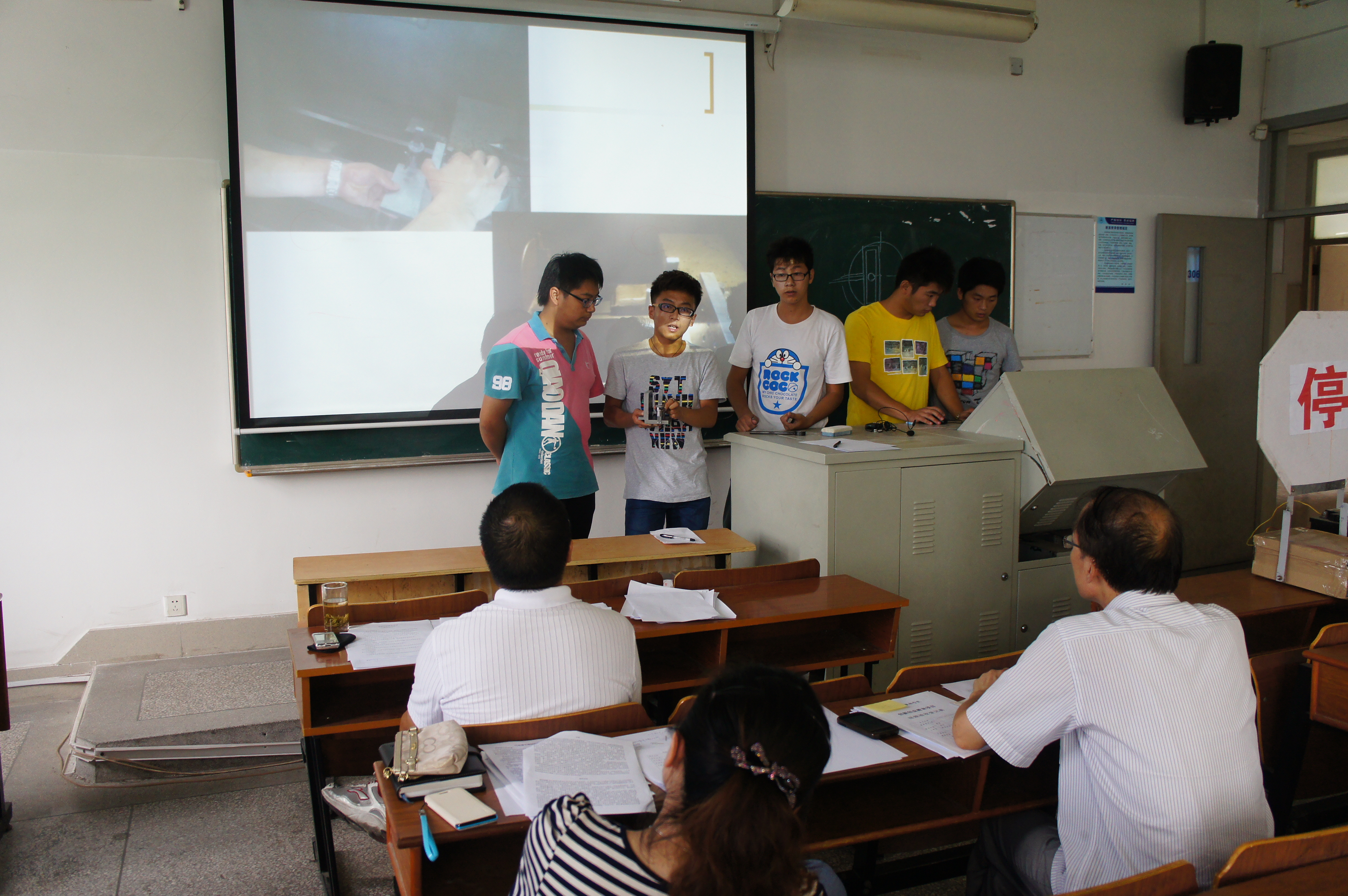 专家老师对学生提问